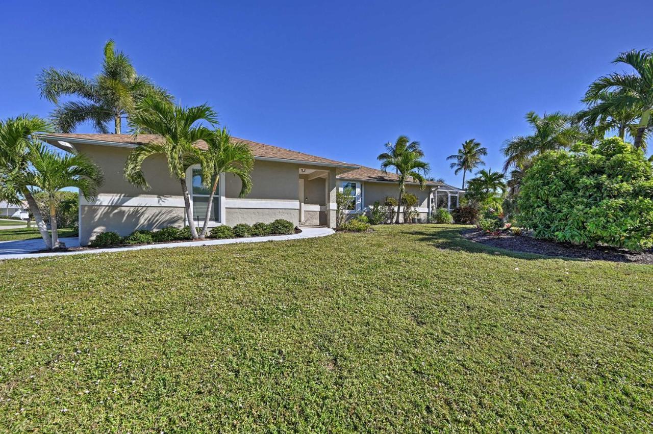 Sunny Oasis Less Than 2 Miles To Beach! Holiday home