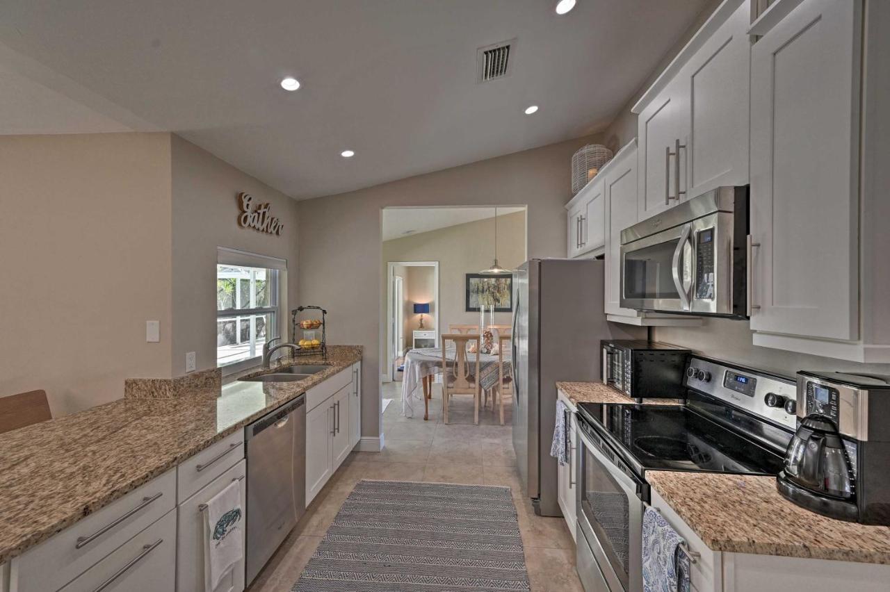 Sunny Oasis Less Than 2 Miles To Beach! Holiday home Marco Island