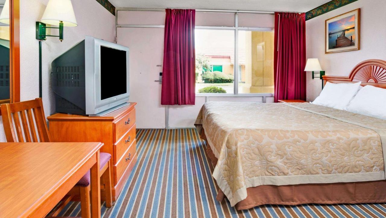 Hotel Magnuson Downtown Jacksonville