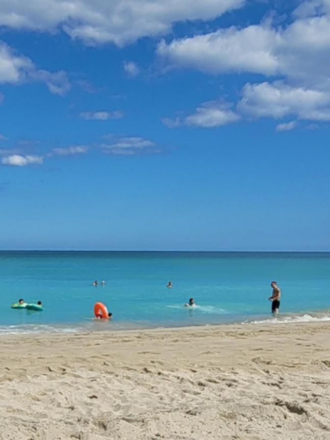 Amazing 2br 2ba Newly Reno Beachfront W/beach View Apartment *