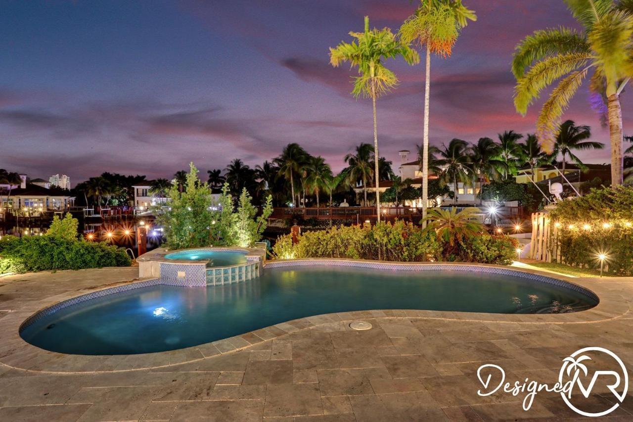 Holiday home Gorgeous 5 Bedroom W/heated Pool Canal Front *