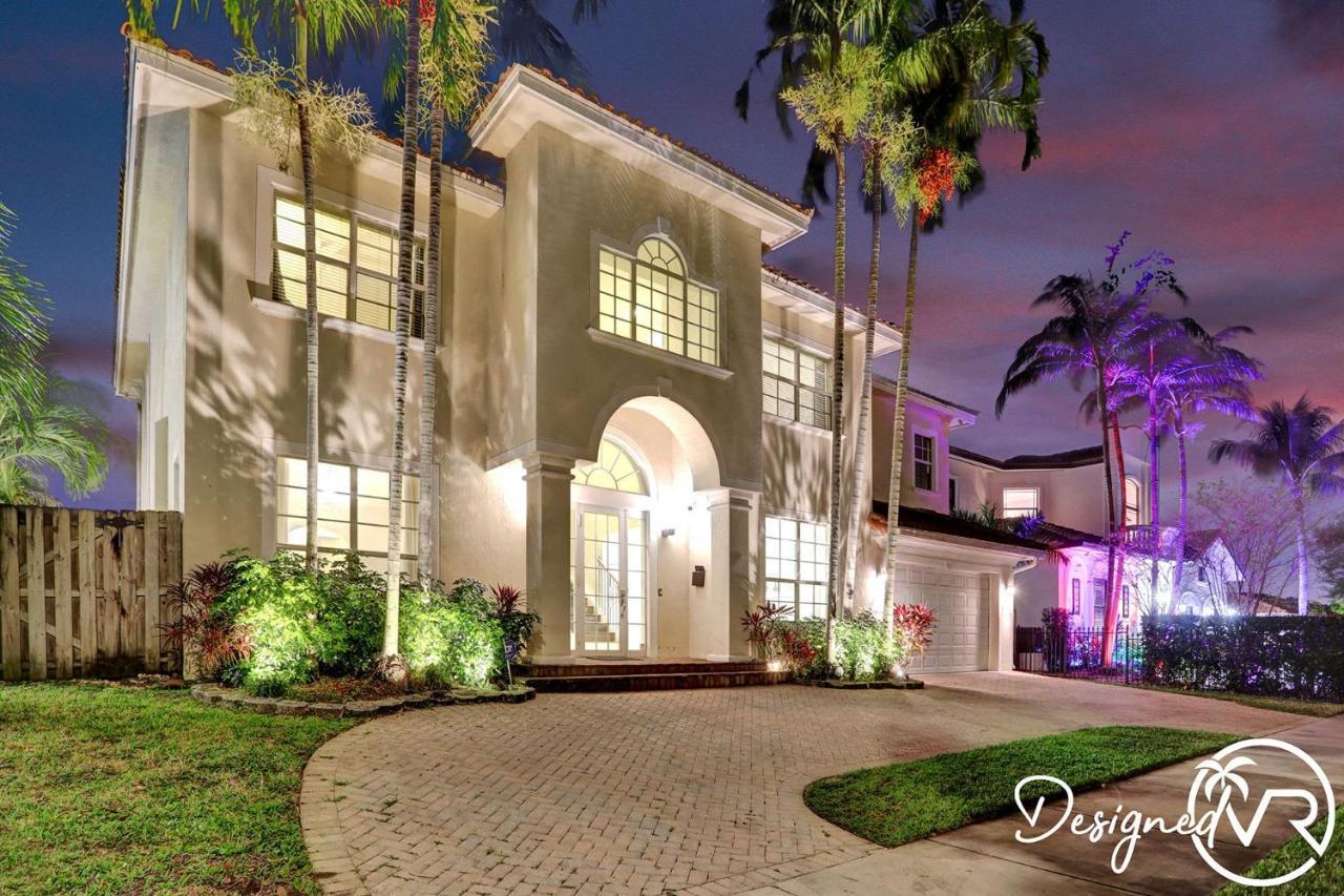 Gorgeous 5 Bedroom W/heated Pool Canal Front * Dania Beach