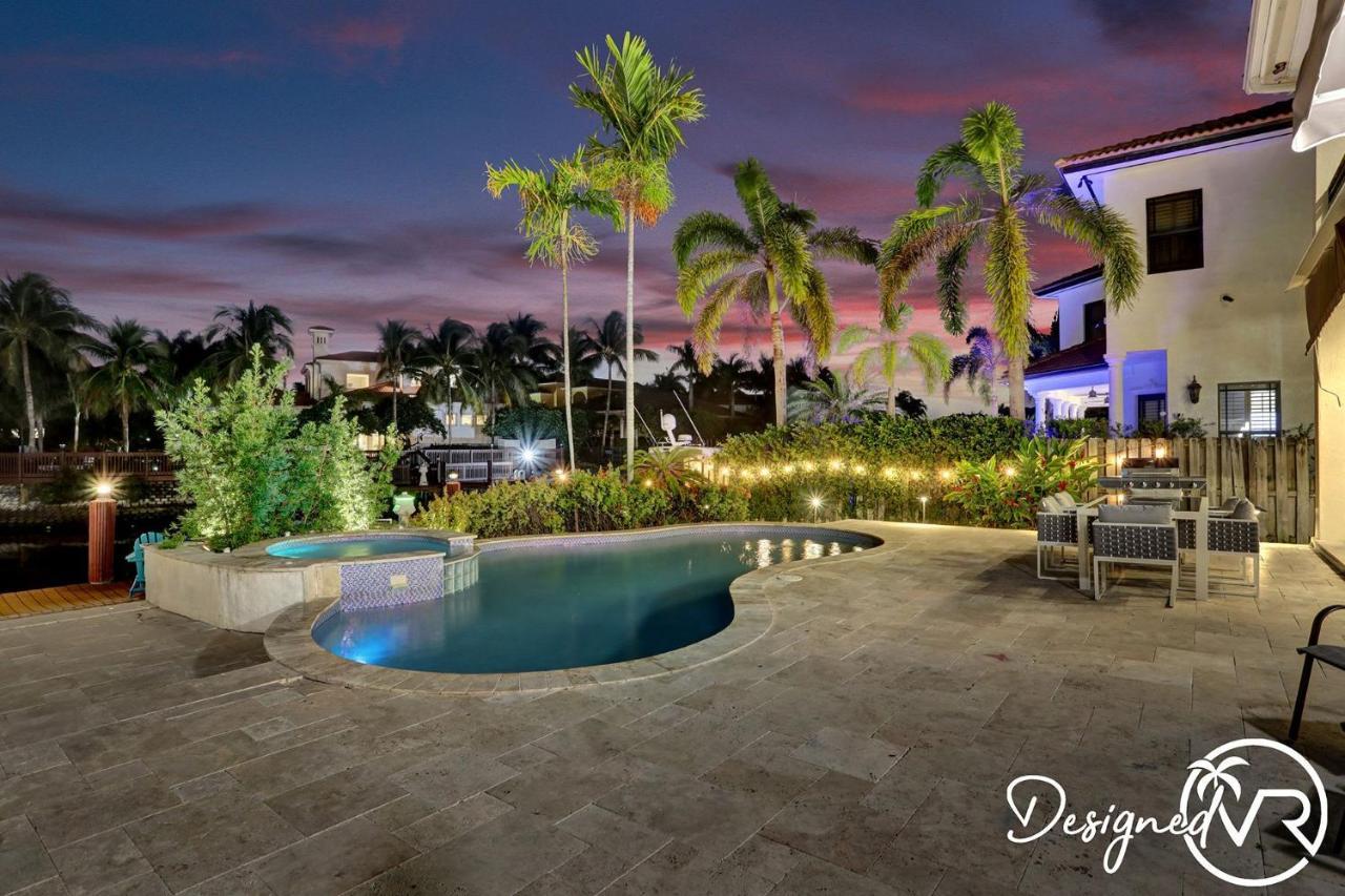 Gorgeous 5 Bedroom W/heated Pool Canal Front *