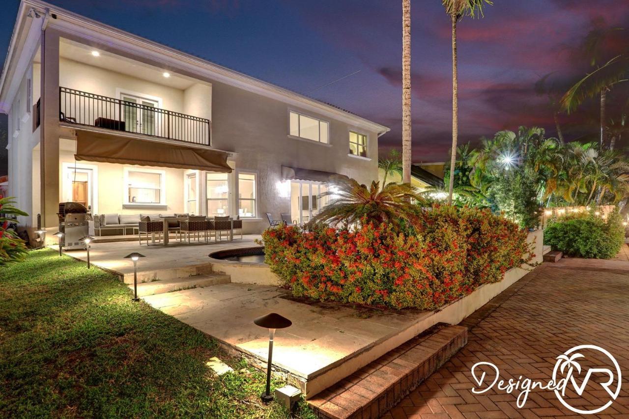 Holiday home Gorgeous 5 Bedroom W/heated Pool Canal Front