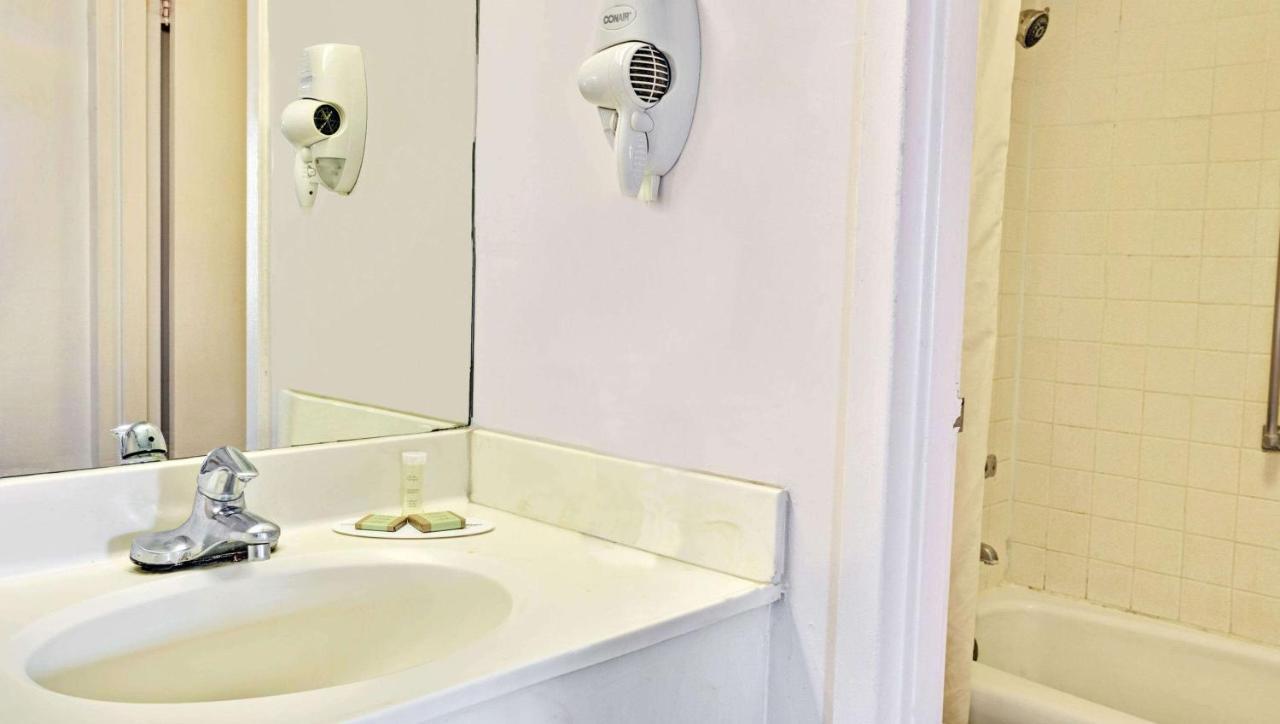 Magnuson Downtown Hotel 2*