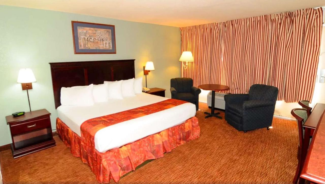 Magnuson & Marina Hotel