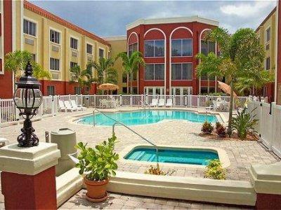 Hotel Express & West By Ihg 2*