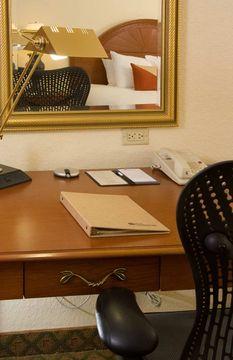 Hotel Hilton Garden Airport