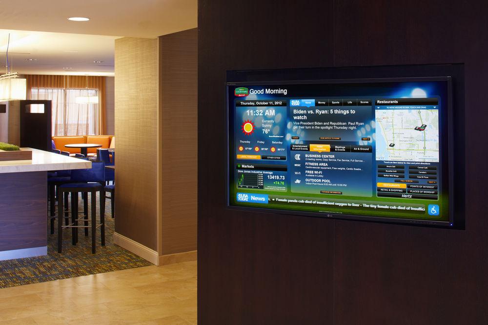 Courtyard By Marriott At Town Center Hotel