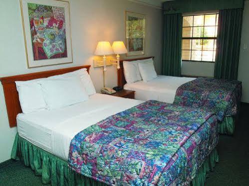 Stayable North Hotel