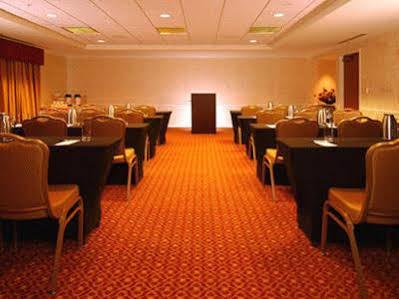 Hilton Garden Airport Hotel 3*