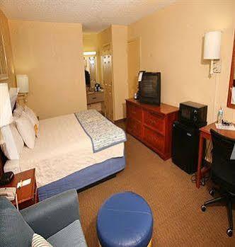 La Quinta By Wyndham West Palm - Florida Turnpike Hotel