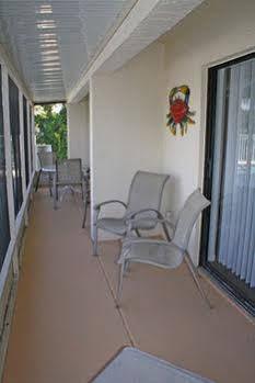 Edgewater Apartment *