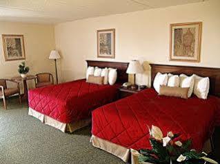 Ramada Maingate West 3*