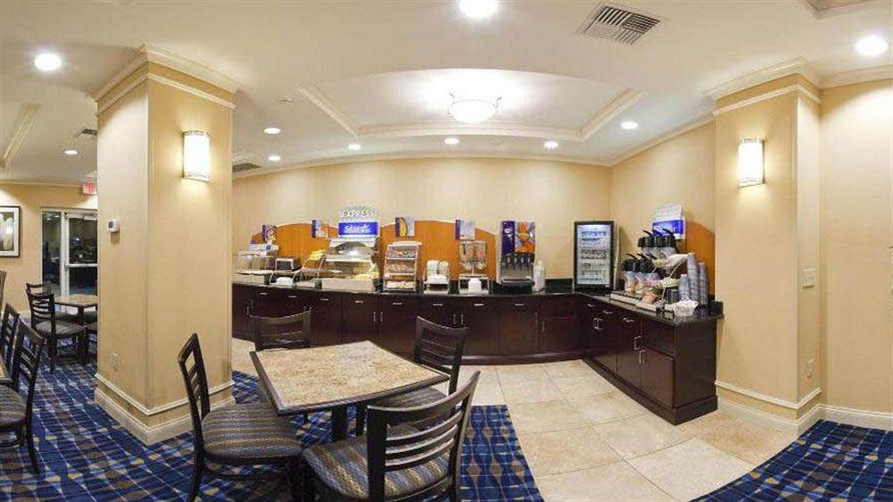 Express & Pierce West By Ihg Hotel 3*