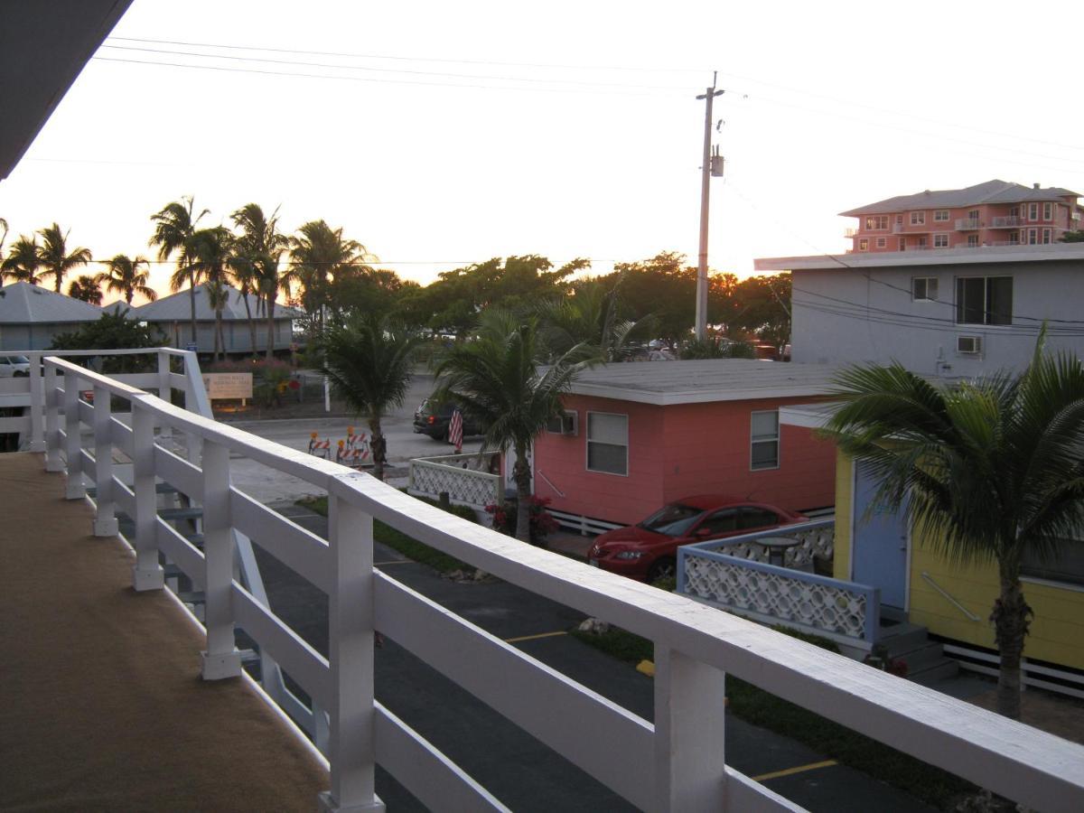 Motel The Court And
