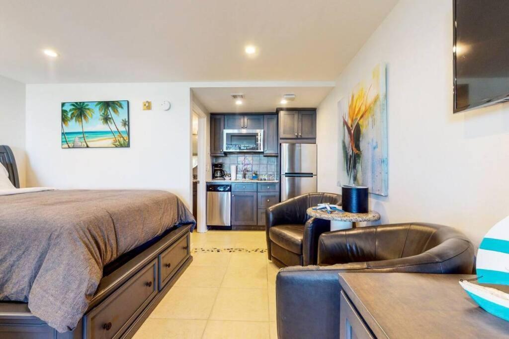 Sea Spray, 114, Steps Away! Pool+wifi *