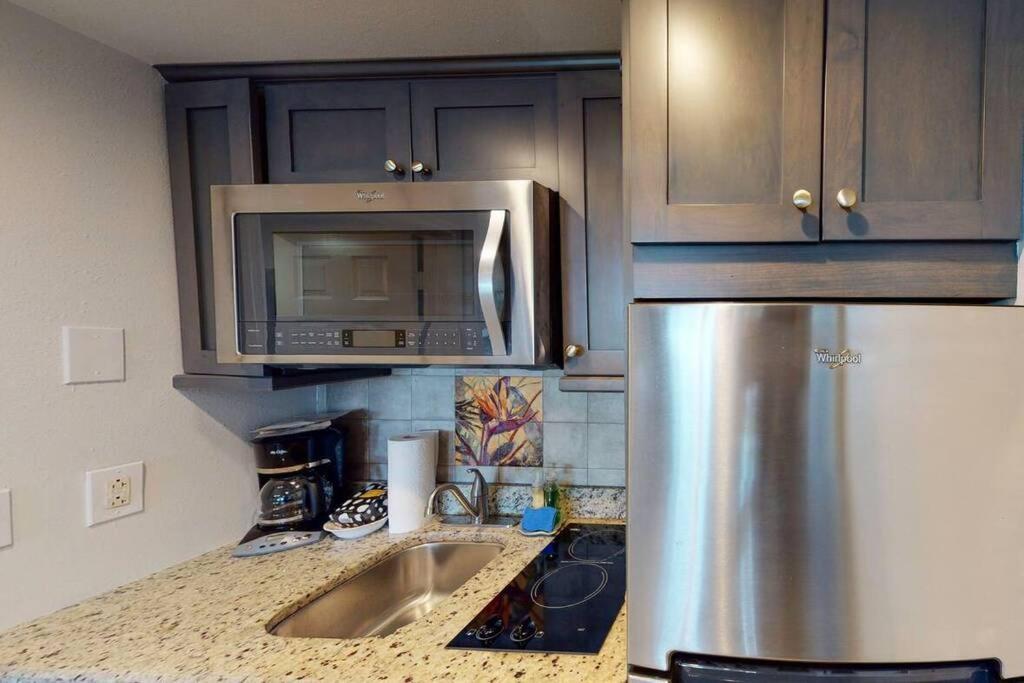 Sea Spray, 114, Steps Away! Pool+wifi *
