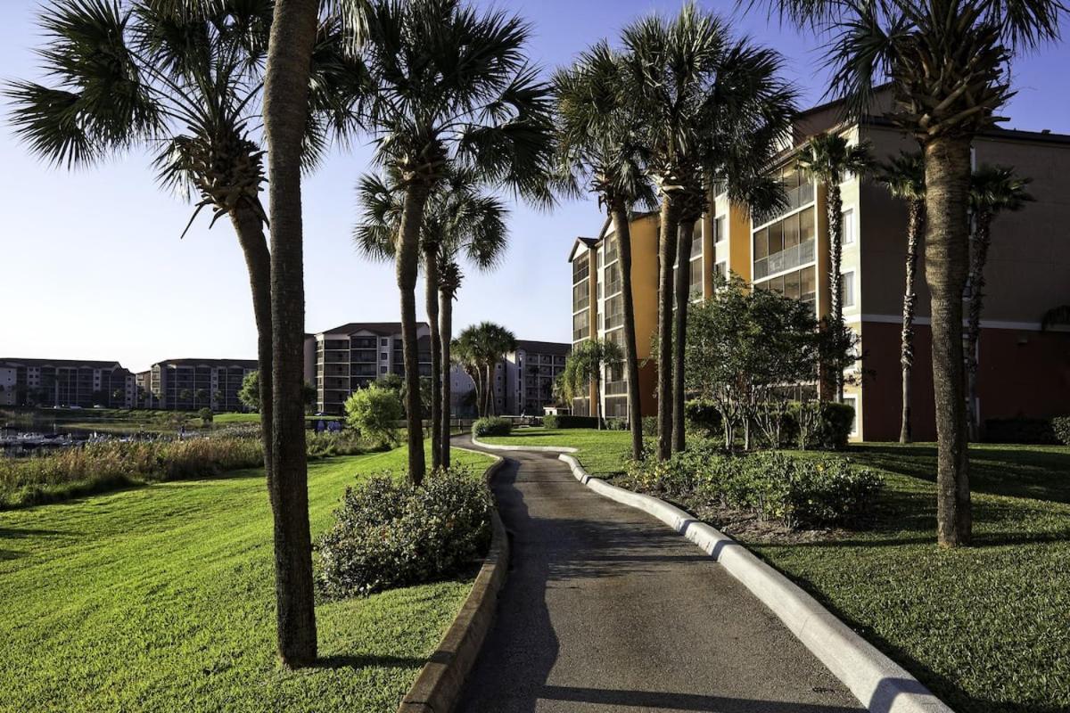 Westgate Lakes Hotel *