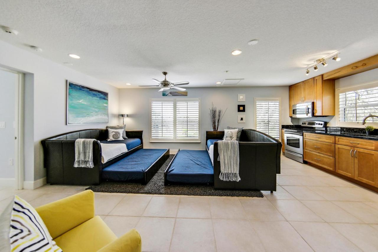 Oasis By The Sea Front Community - Luxurious Pool With Waterfall - Sleeps 10 - Holiday home