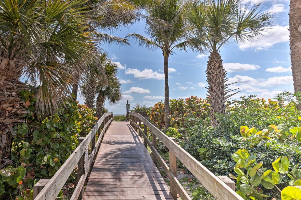 Escape With Grill Walk To Beach!