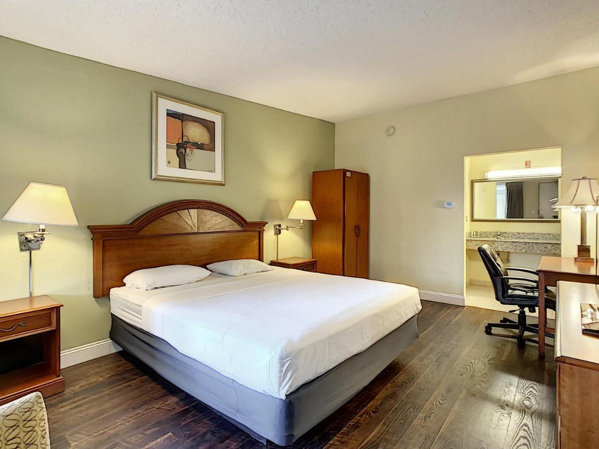 Stayable At Florida Mall Hotel
