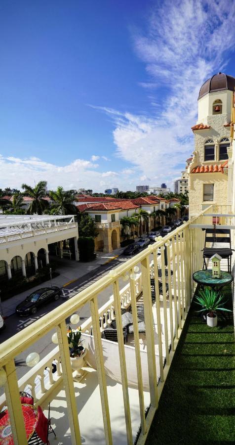 Hotel Palm With Juliette Balconies! 2 Blocks From Beach! Historic Landmark 3*