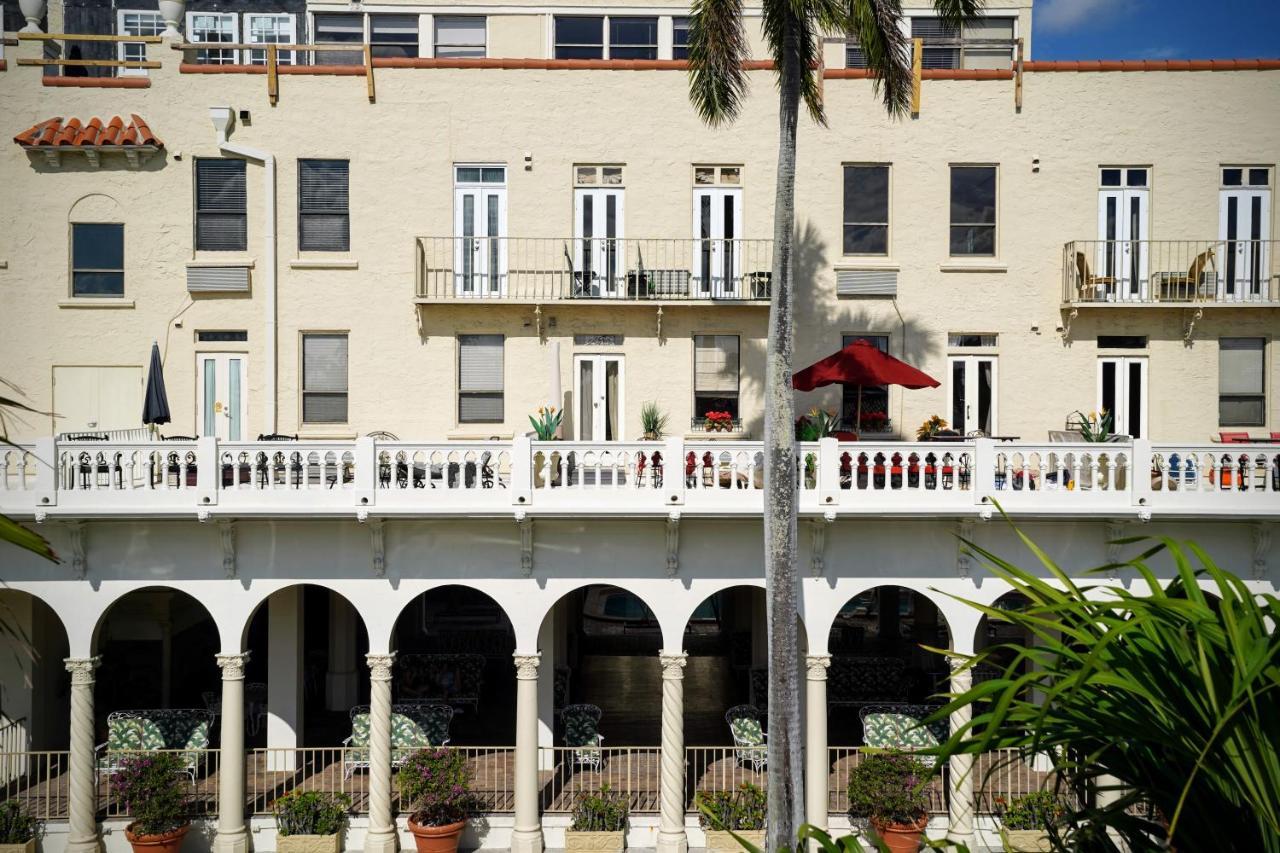 Palm With Juliette Balconies! 2 Blocks From Beach! Historic Landmark 3* Palm Beach