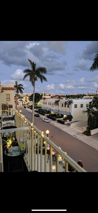 Palm With Juliette Balconies! 2 Blocks From Beach! Historic Landmark Hotel