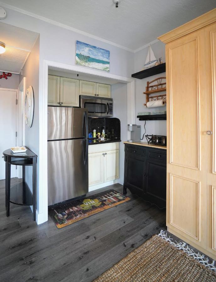 Palm With Juliette Balconies! 2 Blocks From Beach! Historic Landmark 3*