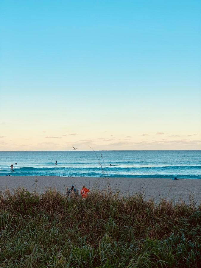 Palm With Juliette Balconies! 2 Blocks From Beach! Historic Landmark Hotel Palm Beach