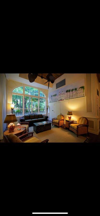 Palm With Juliette Balconies! 2 Blocks From Beach! Historic Landmark Hotel Palm Beach
