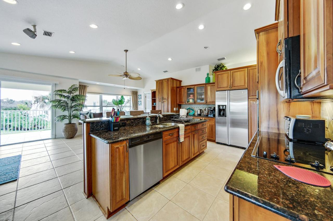 Oasis By The Sea Front Community - Luxurious Pool With Waterfall - Sleeps 10 - Holiday home *