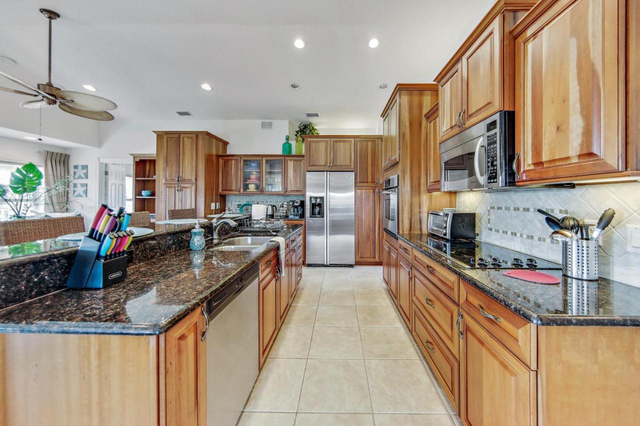 Holiday home Oasis By The Sea Front Community - Luxurious Pool With Waterfall - Sleeps 10 - *
