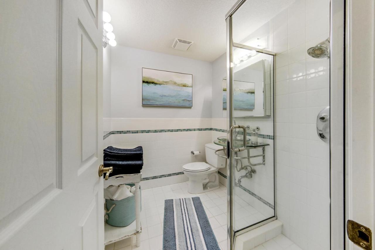 Oasis By The Sea Front Community - Luxurious Pool With Waterfall - Sleeps 10 - Holiday home Palm Coast