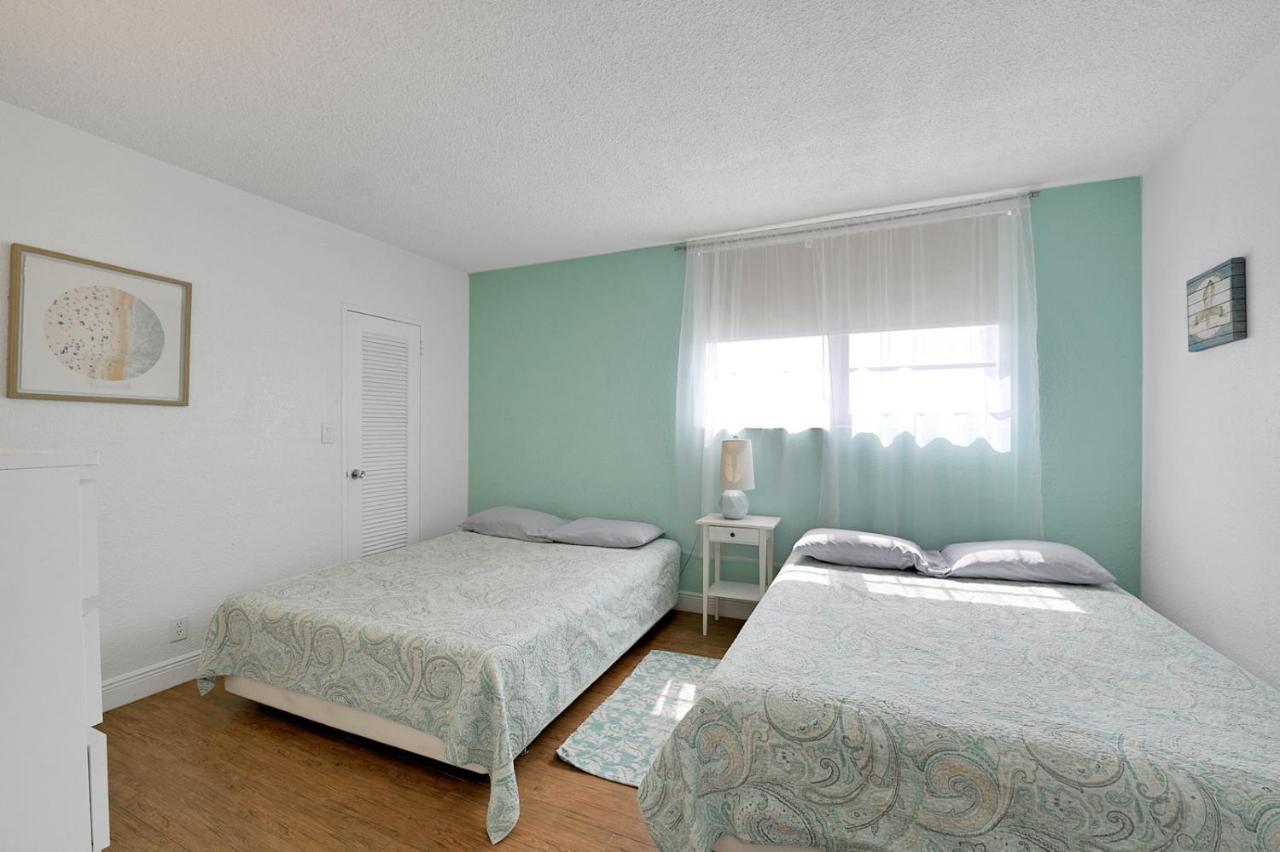 2 Bedrooms 2 Full Bathrooms Apt. On The Hollywood