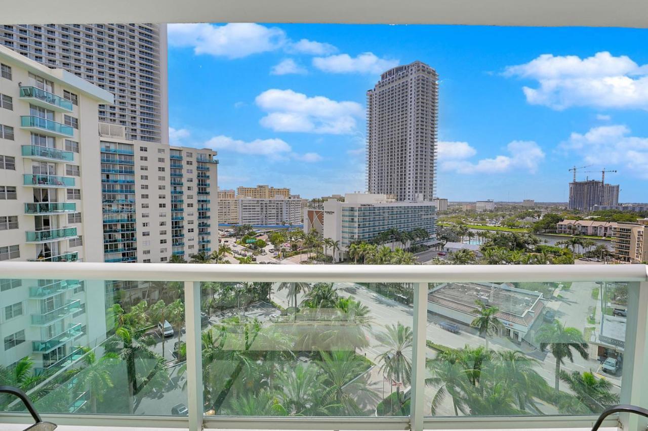 2 Bedrooms 2 Full Bathrooms Apt. On The Hollywood