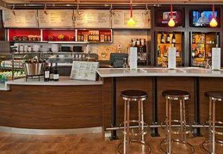 Courtyard Westshore/airport 3*