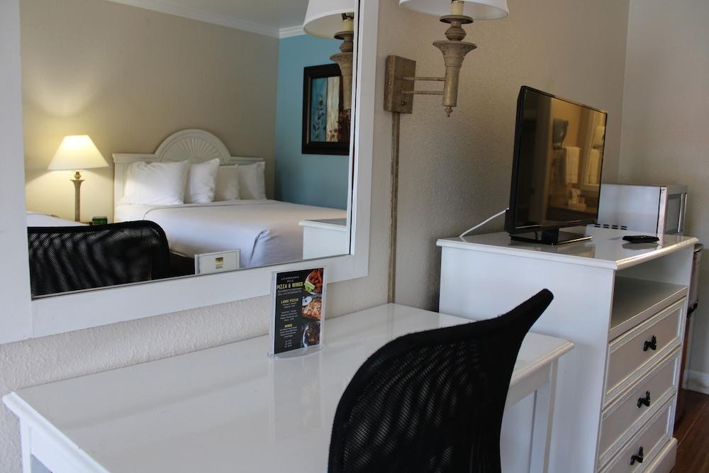 Vero & Vero I-95 (adults Only) 3*
