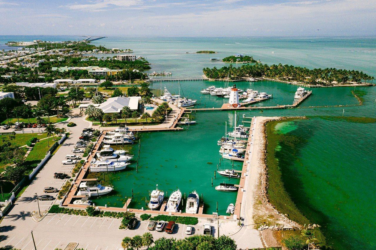 Faro Blanco & Yacht Club Marathon, Curio By Hilton