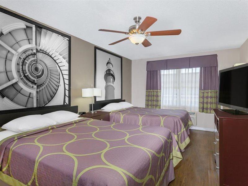 Super 8 By Wyndham Bradenton Area Motel