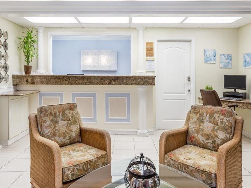 Days By Wyndham Myers Springs Hotel Estero