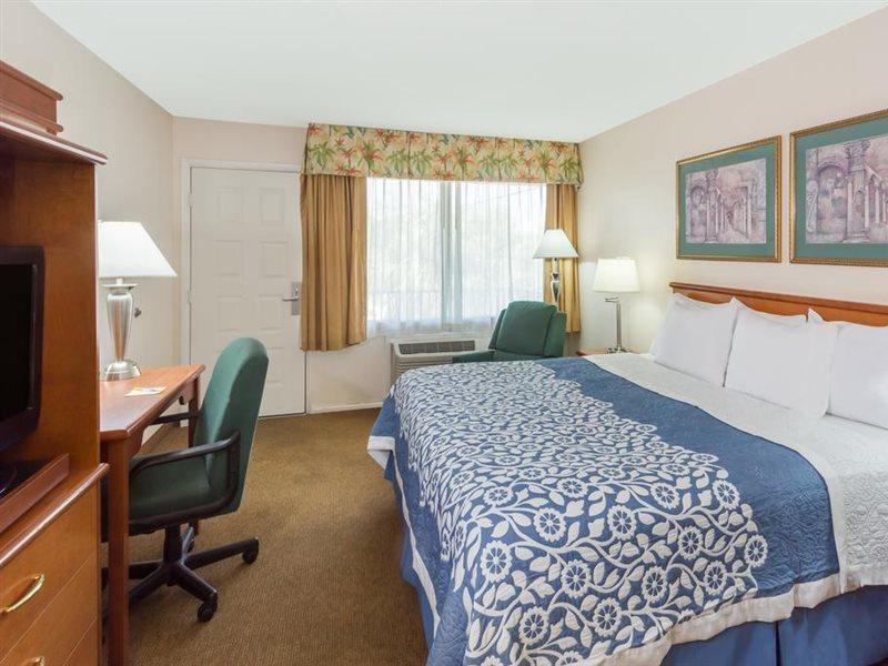 Days By Wyndham Myers Springs Hotel 2*
