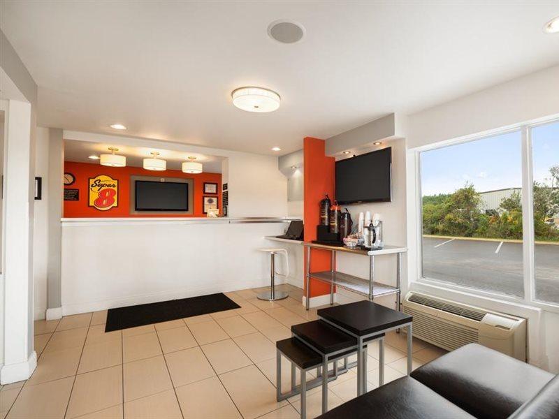 Super 8 By Wyndham Ormond Hotel