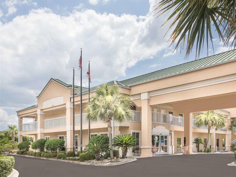 Motel Baymont By Wyndham 3*