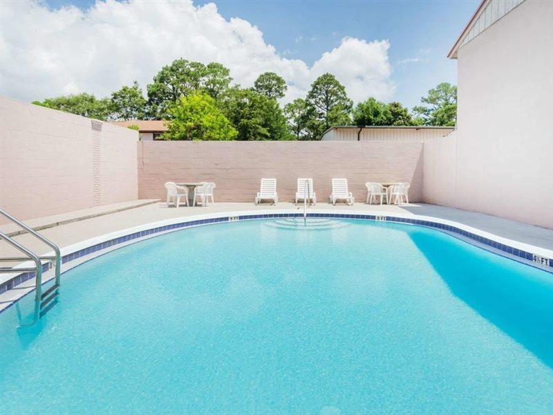 Super 8 By Wyndham Ft Walton Motel