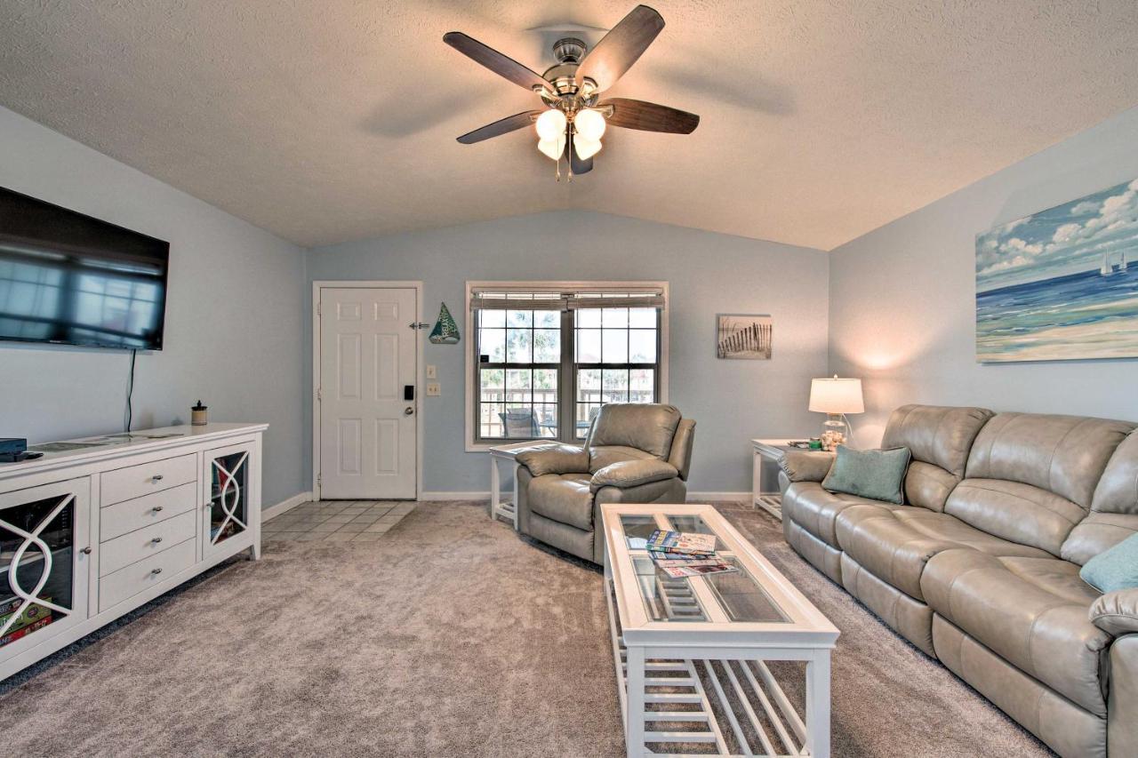 Pcb With Private Balcony And 3 Pools!