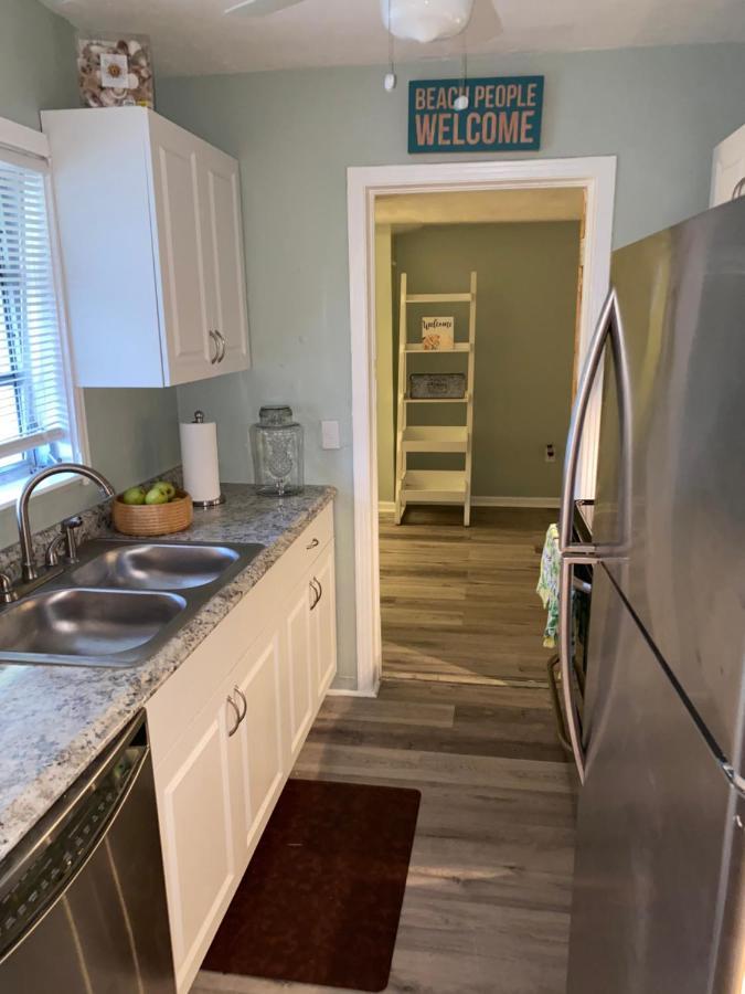 Resort Option1 3 Bedroom House Only Option2 Studio Cottage Only Option3 House Plus Cottage Fenced Backyard Private Patio Areas Grill Firepit Plenty Parking! Quick Access 10 Min To Beach Airport Delray West Palm *