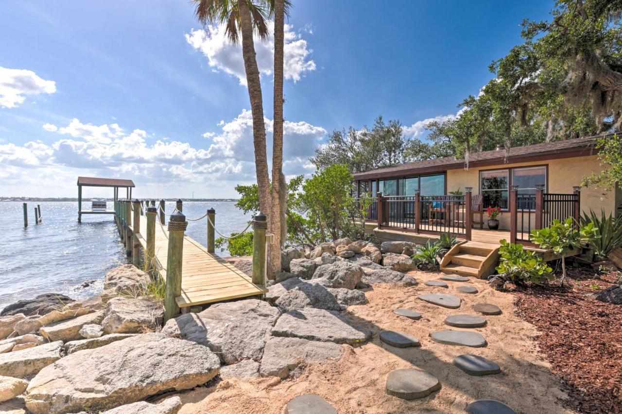 Riverfront With Dock And Deck Apartment