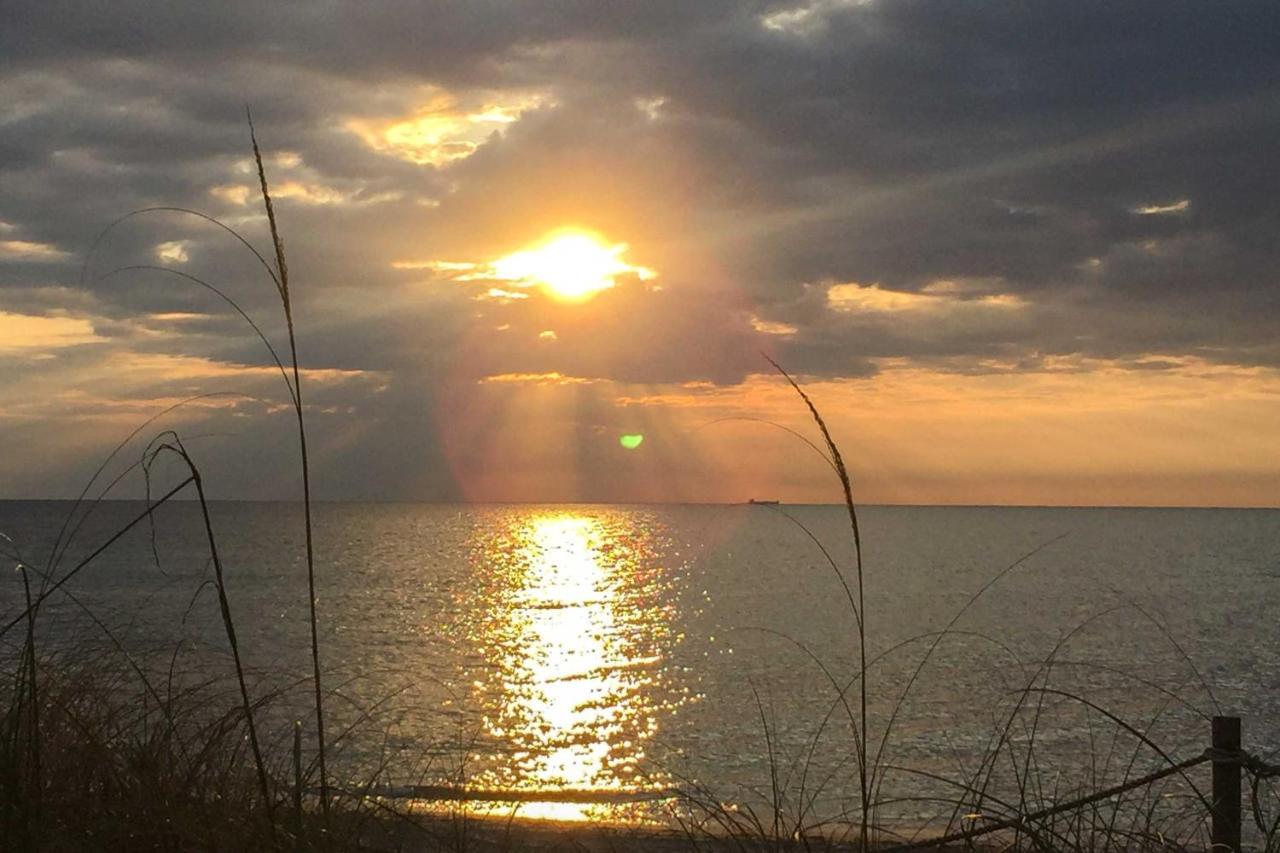 2 Mi To Boardwalk With Grill In Dania Beach! Holiday home Dania Beach